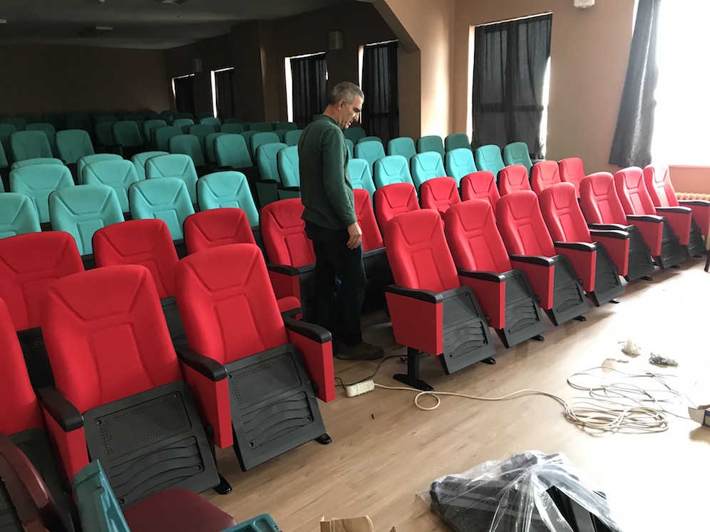 konferans koltuğu üreticisi ve doğru montaj